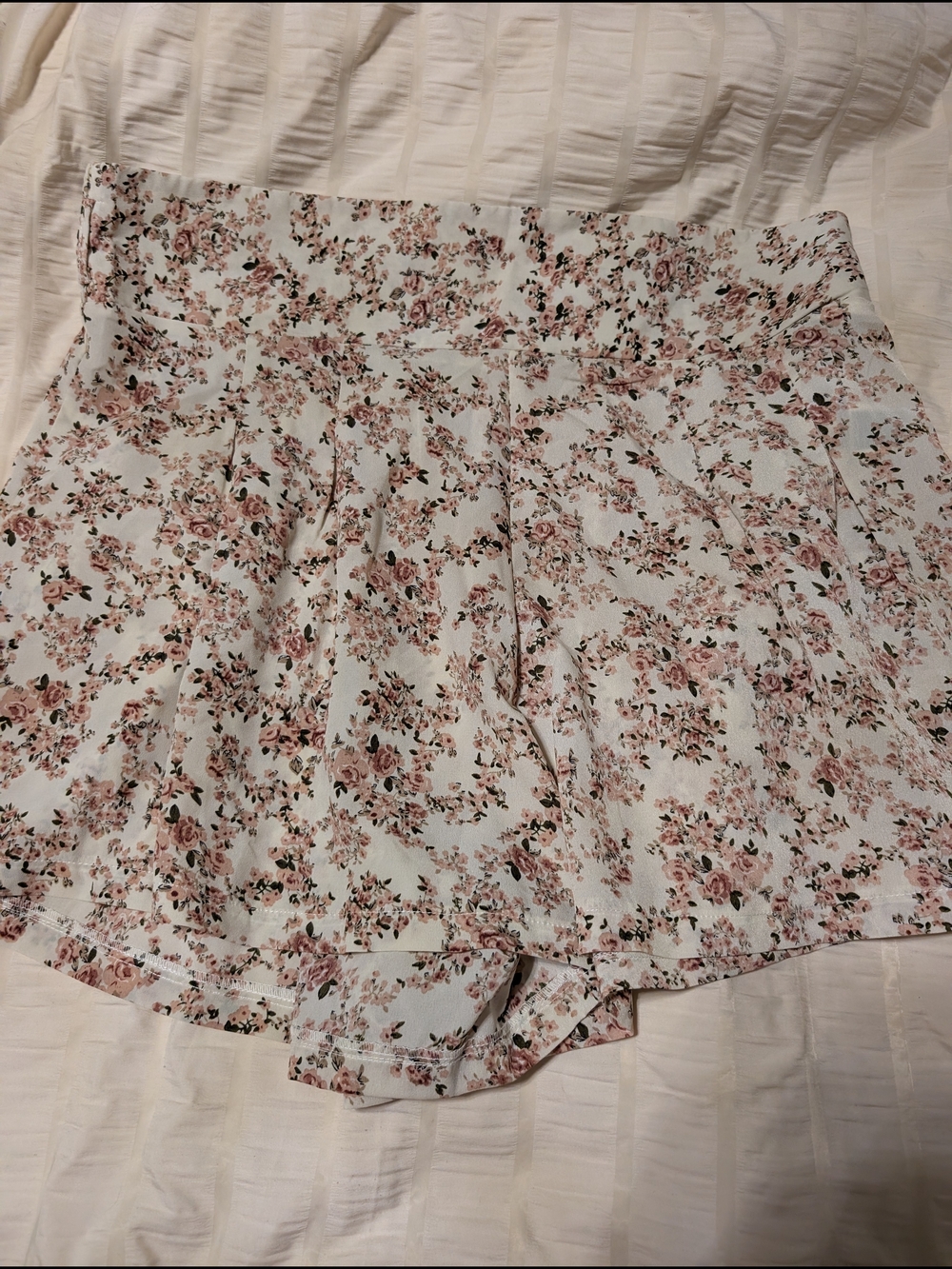 SHEIN White High-Waist Floral Skort with Pink Roses